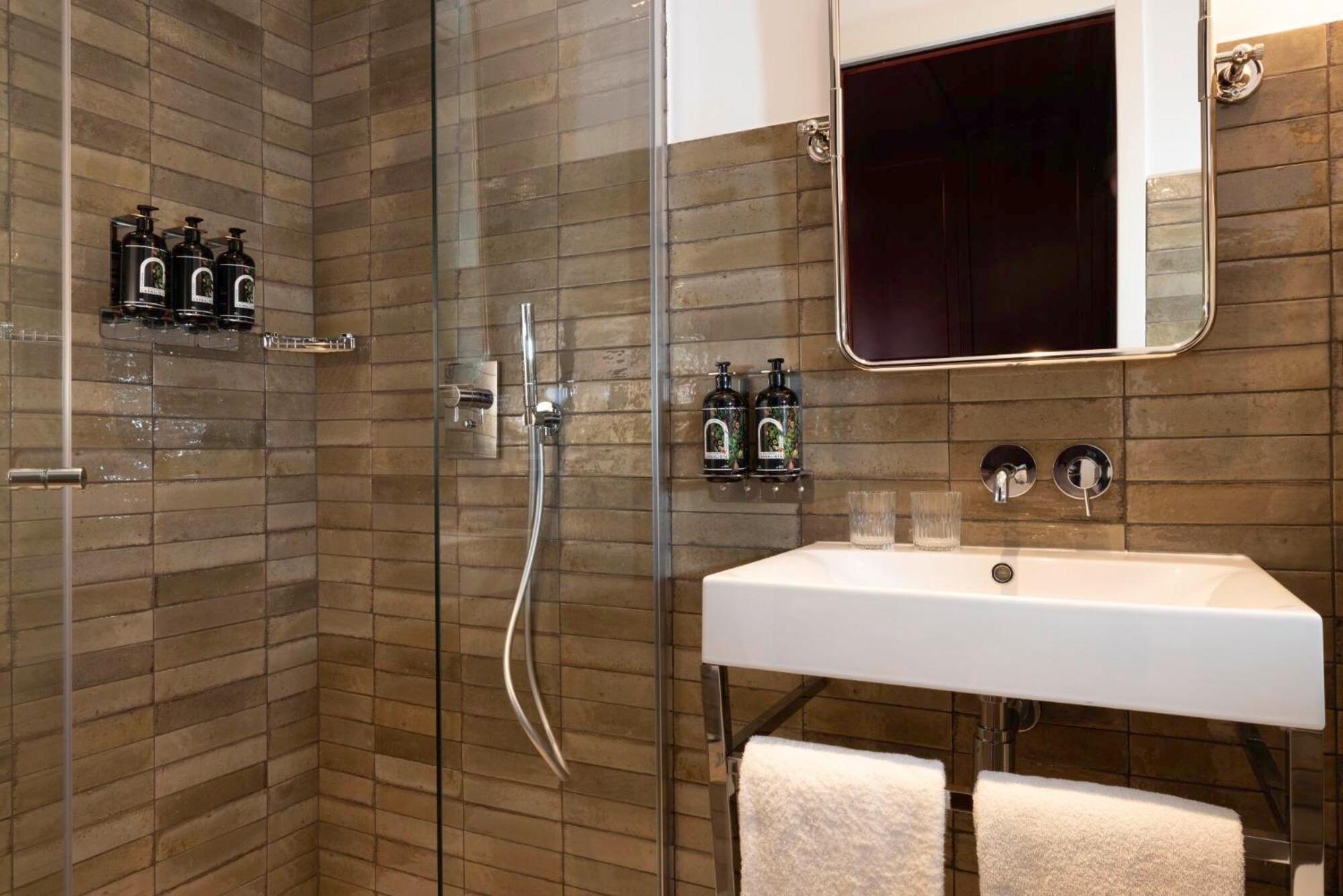 פריז Hotel Ginette A La Folie & Spa מראה חיצוני תמונה