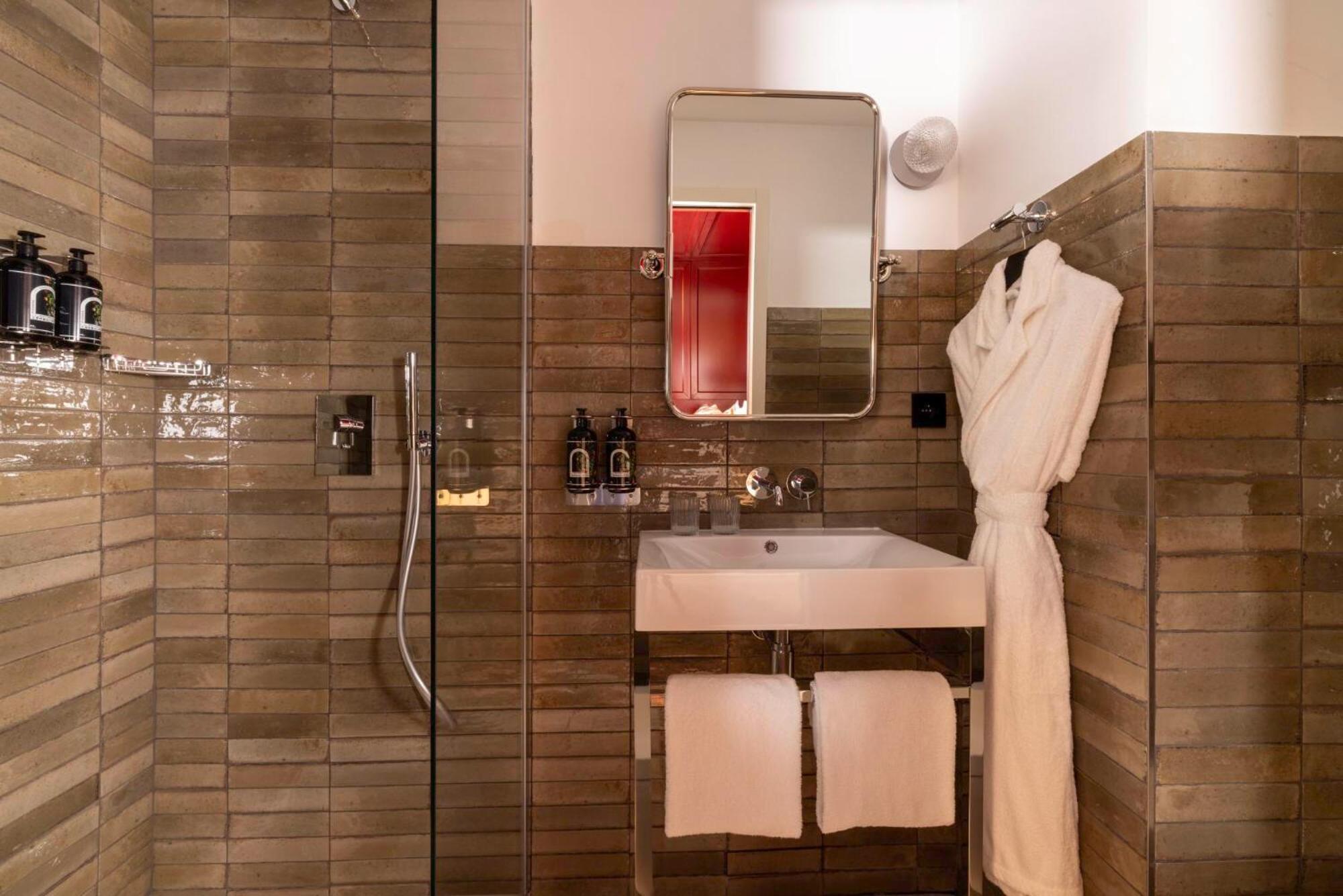 פריז Hotel Ginette A La Folie & Spa מראה חיצוני תמונה